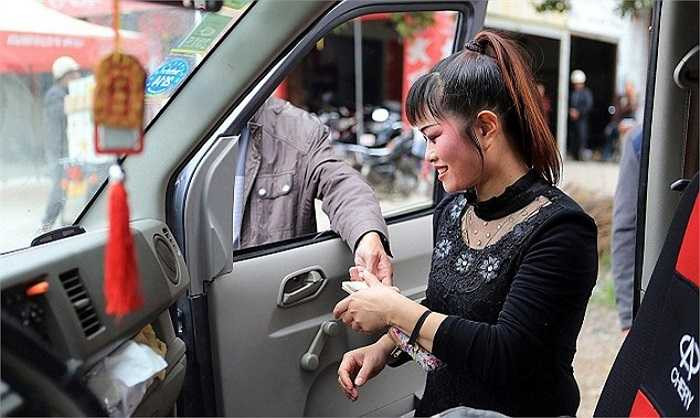 Các diễn viên khóc thuê được trả tiền sau một ngày làm việc