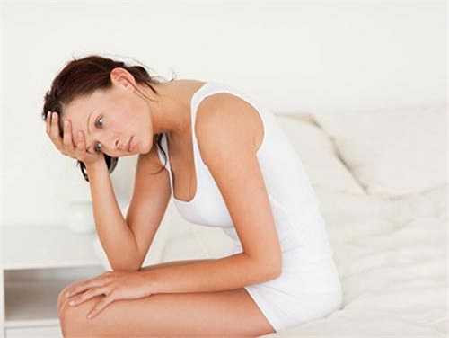 Những loại thịt chế biến sẵn, thịt nướng, xúc xích, cá hồi hun khói, rau củ chưa rửa sạch… làm tăng nguy cơ nhiễm khuẩn listeria dẫn đến sinh non, trẻ sơ sinh bị nhiễm trùng hoặc thai nhi chết lưu.