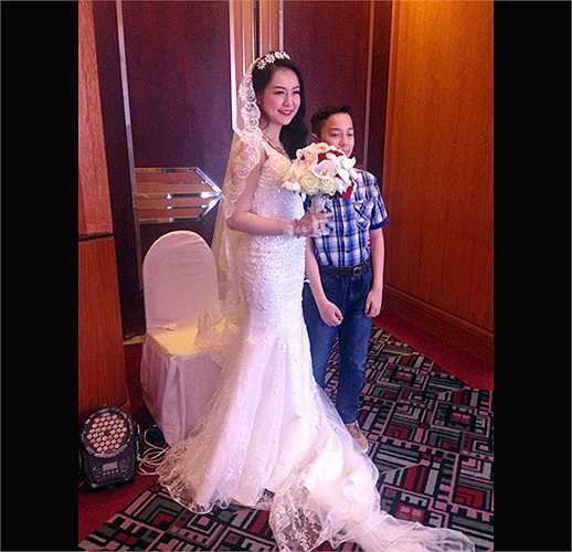 … nhưng vẫn không giấu được nghi án đang mang bầu. 