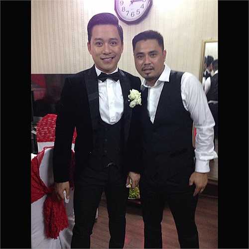 Hình ảnh được chụp trong nhà của chú rể. 