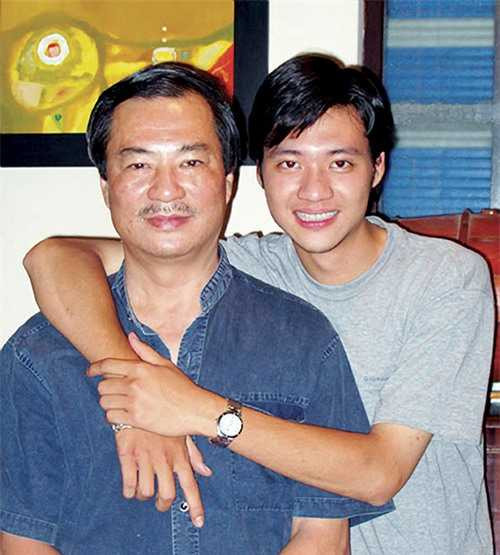 Đạo diễn Khái Anh đang chỉ đạo một cảnh trong phim Ba đám cưới, một đời chồng