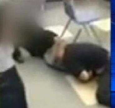 Đánh nhau với học sinh, thầy giáo bị kỷ luật