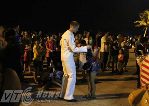 Đà Nẵng, Hải quân Hoa Kỳ, lính Mỹ, công viên Biển Đông, USS John S. McCain (DDG 56), chiến hạm