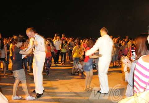 Đà Nẵng, Hải quân Hoa Kỳ, lính Mỹ, công viên Biển Đông, USS John S. McCain (DDG 56), chiến hạm