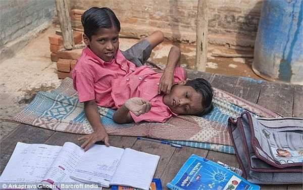 Shivram nói rằng: Chúng tôi không muốn tách nhau ra, chúng tôi muốn sống như thế này cho đến già. 