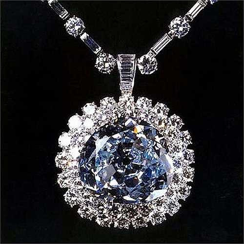 Được biết đến với cái tên Idol's Eye, viên kim cương này nặng 70,20 carat, có hình quả lê màu xanh trắng. Tên của viên đá xuất phát từ huyền thoại cho rằng Kahmir đánh cắp từ mắt thần để chuộc công chúa Rasheetah từ vua Thổ Nhĩ Kỳ 