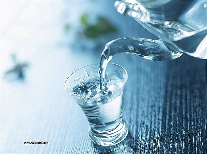 Thường xuyên vệ sinh đường tiết niệu sinh dục, uống nhiều nước. 