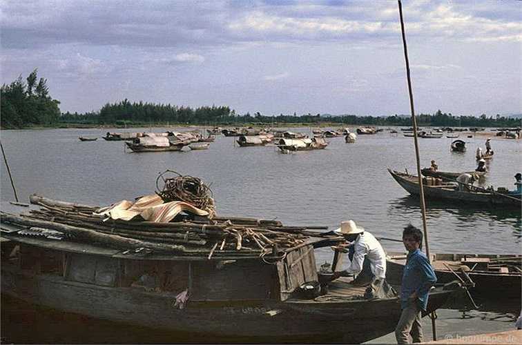 Sông Thu Bồn là con sông huyết mạnh chảy qua Hội An.