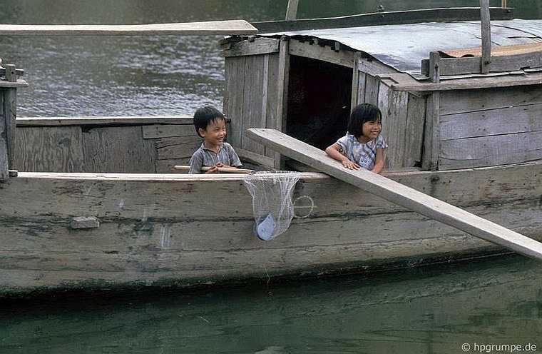 Cuộc sống còn khó khăn nhưng niềm lạc quan không bao giờ thiếu.