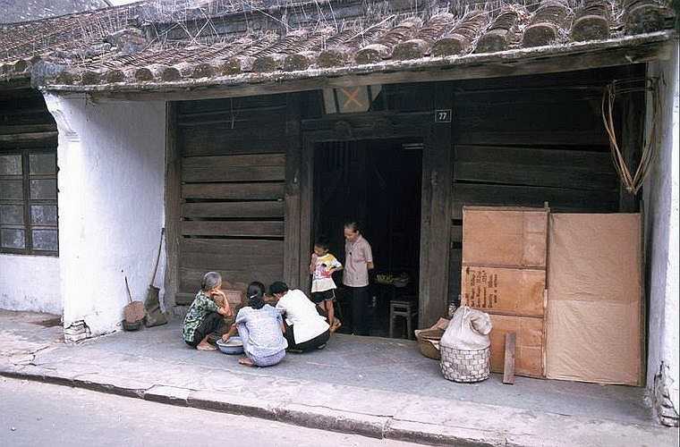 Nhịp sống diễn ra chậm rãi.