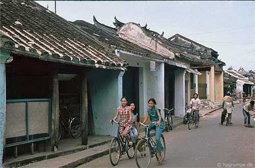 Đường phố không có tiếng của động cơ xe máy.