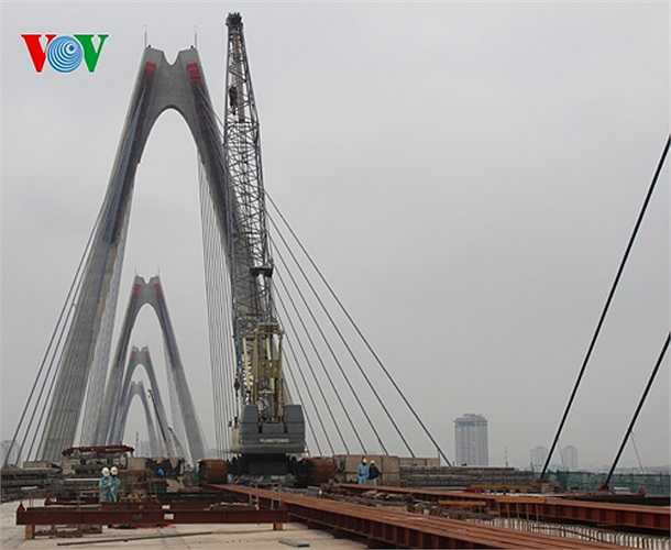 Dự án có tổng chiều dài toàn tuyến tính từ điểm đầu đến điểm cuối khoảng 8,95 km, trong đó phần cầu chính theo phương án cầu dây văng liên tục bê tông cốt thép dự ứng lực với 5 trụ tháp dài khoảng 3,75 km, đường dẫn hai đầu cầu dài khoảng 5,2 km. 