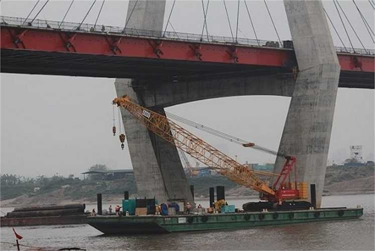 Hiện đã hoàn thành hệ thống thoát nước, hào kỹ thuật, hệ thống tường chắn dọc theo các nhánh 1, 2, 3, 4 nút giao Vĩnh Ngọc và đường gom số 2 - Nút giao Tả Hồng, chuẩn bị triển khai hạng mục cây xanh, chiếu sáng và hộ lan tôn lượn sóng.