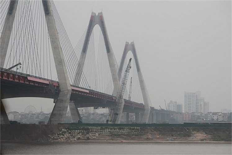 Ông Nguyễn Lê Minh, Giám đốc Dự án Xây dựng cầu Nhật Tân chia sẻ, với yêu cầu kỹ thuật, mỹ thuật cũng như tâm linh, cầu Nhật Tân được thiết kế và xây dựng để trở thành một biểu tượng mới của Thủ đô. 