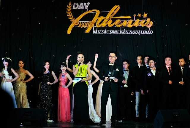 Thanh Vân, một trong những cựu sinh viên của HV Ngoại giao, góp mặt với vai trò MC của chương trình.