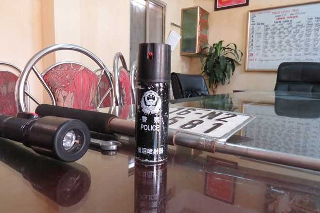 Thành mua bình xịt hơi cay để đi cướp.