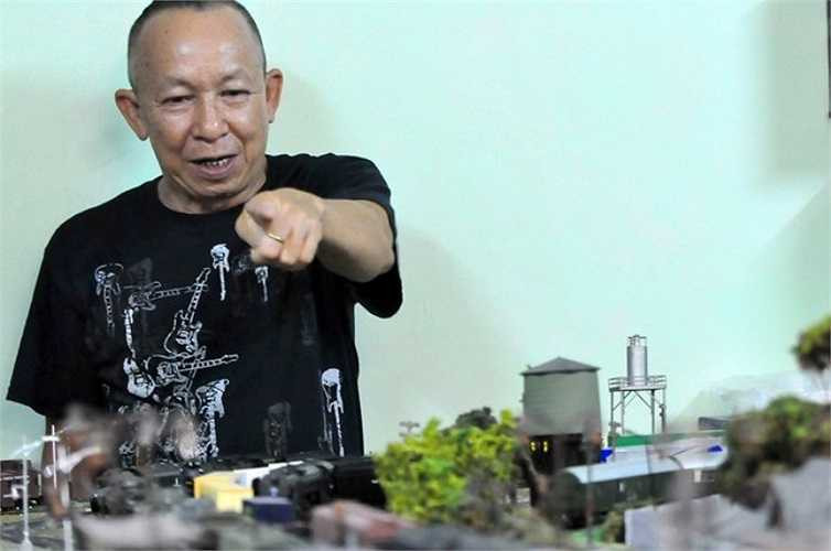 Nhiều chi tiết trong sa bàn ông Được phải nhờ người mua từ nước ngoài, như đường ray mua từ Mỹ; nhà cửa, cầu cống mua ở Đức...