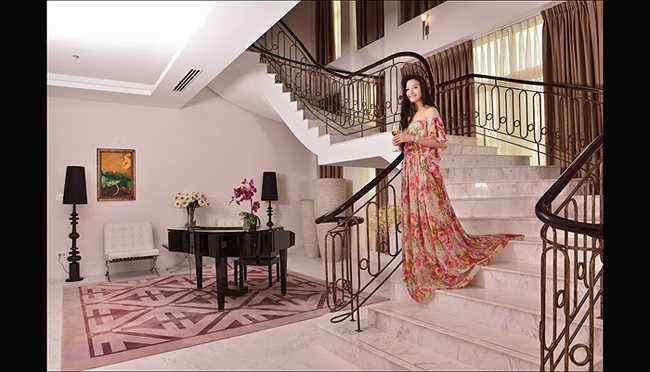 Căn nhà này là chốn đi về của cô hiện nay.