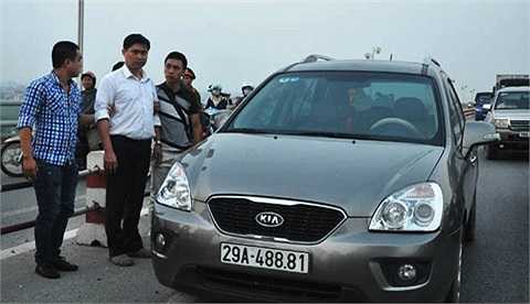 Chiều cùng ngày, Nguyễn Mạnh Tường được đưa đến thực địa tại cầu Thanh Trì.