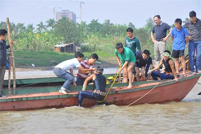 Nhiều phương án tìm kiếm đã được triển khai, khu vực tìm kiếm đã mở rộng nhưng đến nay thi thể nạn nhân Huyền vẫn chưa được tìm thấy.