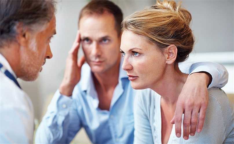 Vô sinh: Phụ nữ gầy thường khó thụ thai tự nhiên do các hoocmon sinh sản oestrogen bị giảm trong quá trình quan hệ tình dục. Một khả năng nữa có thể là nguyên nhân chính dẫn đến vô sinh ở phụ nữ gầy đó là do các phôi thai khó có thể cấy ghép vào tử cung. 