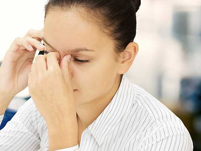 Giảm trí nhớ: Khoa học đã chứng mình rằng chất béo chính là nguồn năng lượng chính giúp não hoạt động tốt. Thế nên, việc ăn quá ít thực phẩm chứa chất béo sẽ dẫn đến tình trạng suy dinh dưỡng, ảnh hưởng trực tiếp đến trí nhớ với biểu hiện rõ nhất là chứng hay quên.