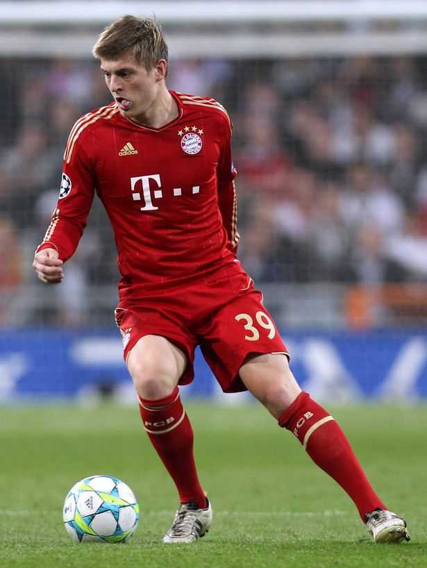 Toni Kroos tới Man Utd