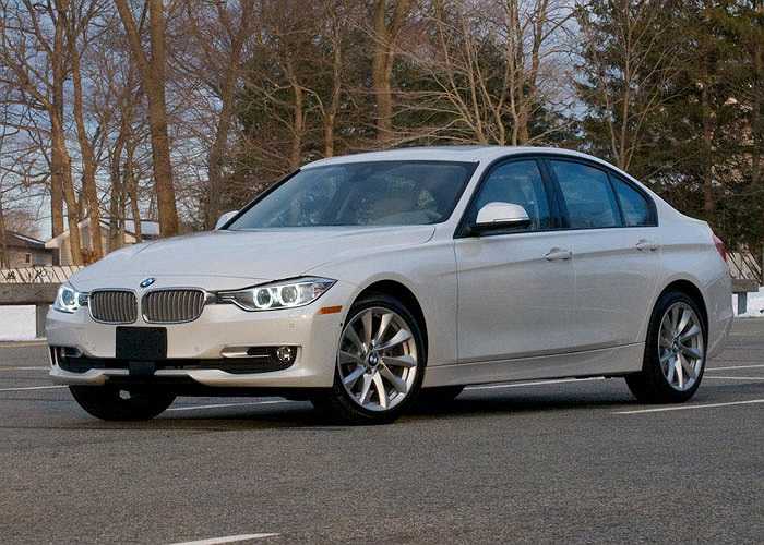 Không cần sử dụng công nghệ lai xăng điện, dòng xe sang BMW 328d vẫn góp mặt trong danh sách xe tốn ít nhiên liệu với mức tiêu thụ trung bình 6,25 lít/100 km nhờ động cơ máy dầu thế hệ mới. 