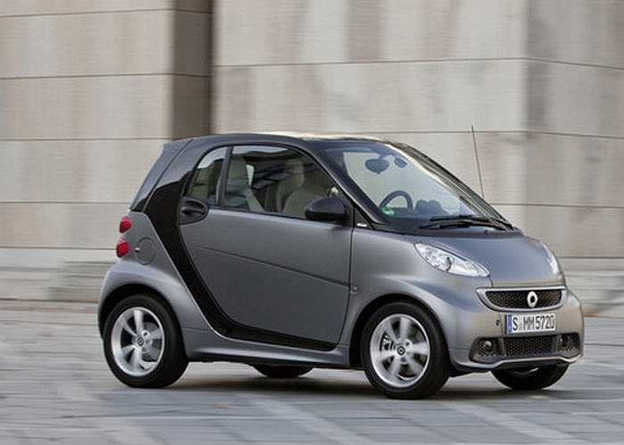 Một dòng xe tí hon khác lọt vào danh sách là Smart ForTwo với mức tiêu thụ nhiên liệu trung bình 6,42 lít/100 km. Có thiết kế 2 chỗ ngồi, dòng xe nhỏ này thực sự là phương tiện thích hợp cho những thành phố đông đúc chật chội.
