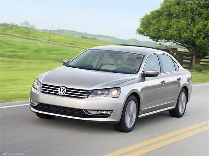 Thuộc phân khúc sedan cỡ trung nhưng Volkswagen Passat TDI 6MT cũng không thua kém các dòng xe khác về mức tiết kiệm nhiên liệu với 6,6 lít/100 km. Dòng xe này ghi điểm nhờ động cơ máy dầu 4 xy lanh cùng hộp số sàn 6 cấp. 