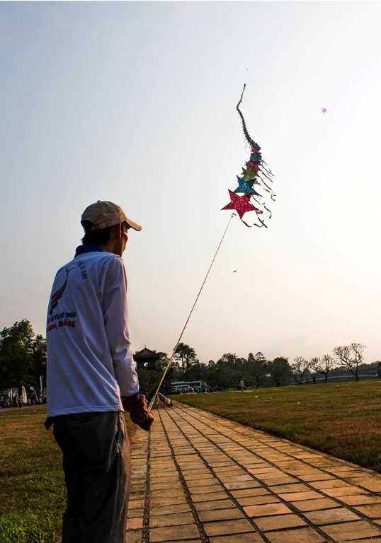 Diều khủng 450 mét trên bầu trời