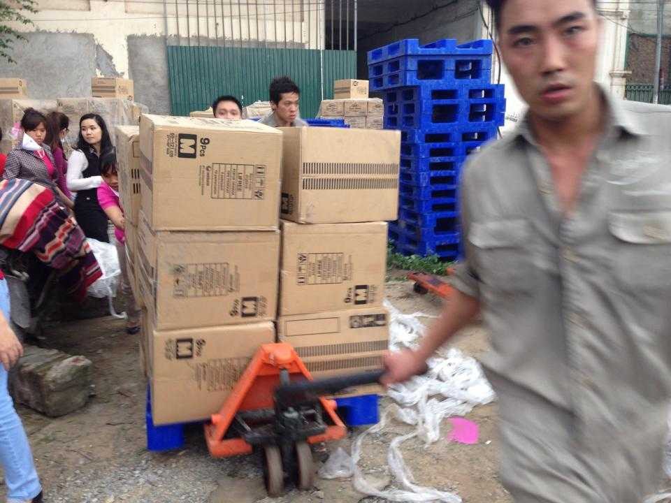 Lửa cháy ngùn ngụt ở KCN Vĩnh Tuy