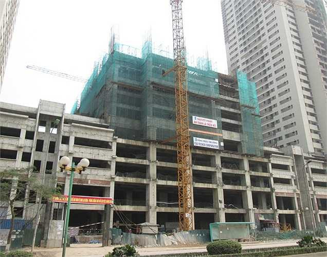 Với giá bán niêm yết từ 17,3 triệu đồng/m2 (đã gồm VAT, nội thất đầy đủ). Diện tích đa dạng 73m2 – 72,9m2 - 75,7m2 – 94,1m2 – 95,3m2 (thiết kế 2- 3 phòng ngủ). Như vậy tổng giá trị của các căn hộ tại đây sẽ chỉ từ 1,25 tỷ đồng. 