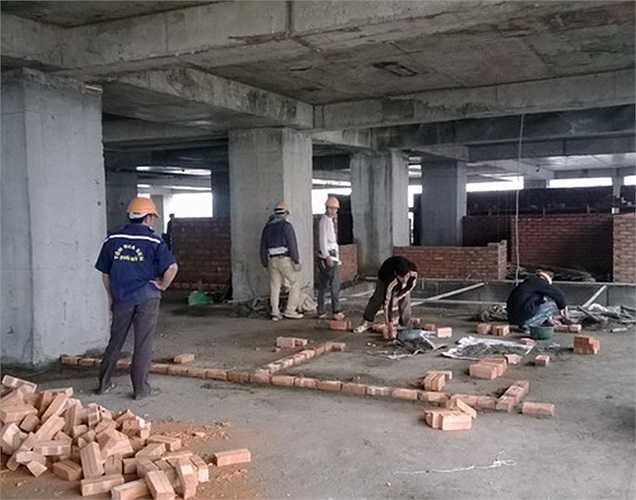 Dự án nằm tại ngã tư Lê Văn Lương giao Hoàng Đạo Thúy tại khu đô thị mới Trung Hòa - Nhân Chính, Thanh Xuân, Hà Nội. Diamond Flower Tower gồm 36 tầng nổi và 3 tầng hầm.