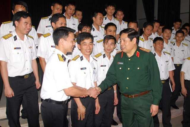 Sĩ quan tàu ngầm Kilo Việt Nam nhận lương bao nhiêu?