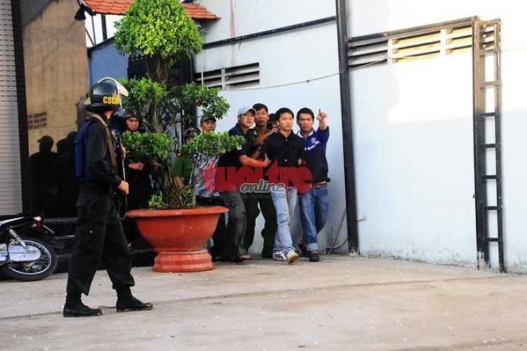 Nghi can được dẫn giải ra