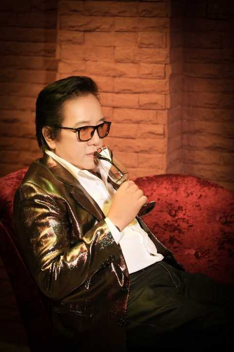 Elvis Phương