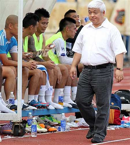 Nhưng thực tế, ông Hưng chỉ được cái danh, còn chỉ đạo chuyên môn vẫn thuộc về 'HLV' Nguyễn Đức Kiên.