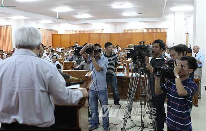 Cuối mùa giải 2011, khi Hội nghị tổng kết được tổ chức, bầu Kiên đã 'cướp diễn đàn'