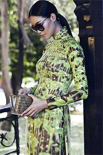 Đây là BST của NTK Công Trí đã được trình diễn trong khuôn khổ chương trình 'Duyên Dáng Việt Nam 2014'.