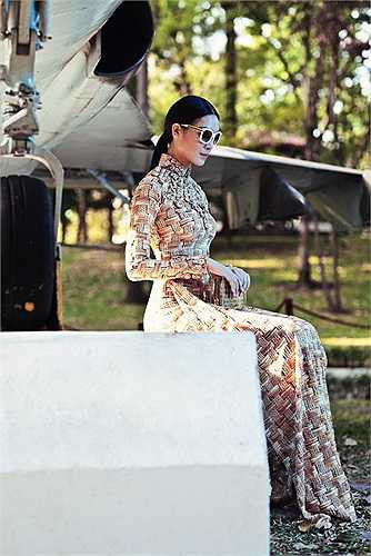 Tất cả khiến cảnh và người hoà quyện làm một, đọng lại duy nhất một tinh thần Việt, một tình yêu lớn dành cho những giá trị đẹp bất diệt với thời gian.