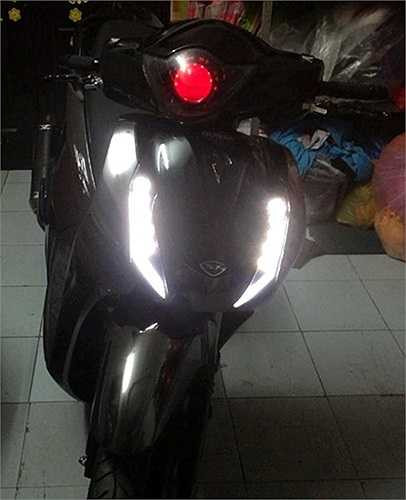 Đèn LED phát sáng trong đêm.