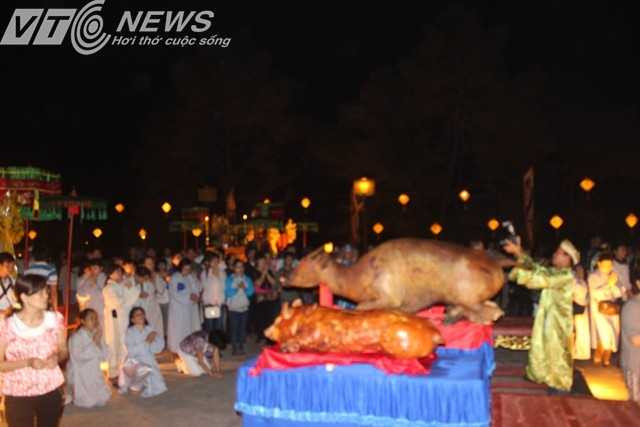 Hình ảnh tái hiện rõ nét về các nghi lễ trong đêm tế thuộc chuỗi sự kiện Festival Huế 2014 