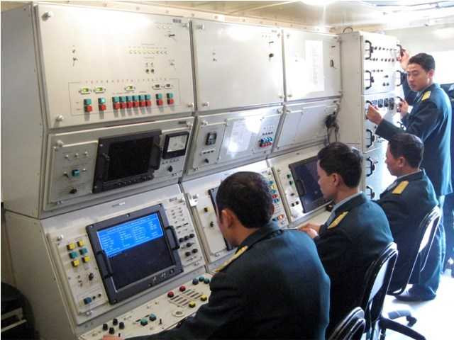 Huấn luyện kíp chiến đấu trên Đài điều khiển tên lửa C125