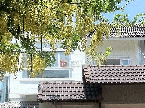 Hai vợ chồng quyết định xây dựng căn biệt thư này để cho con gái đầu lòng có không gian sống thoải mái và bảo đảm an ninh cho cả gia đình.