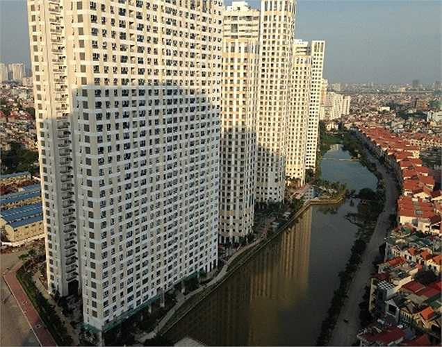 Khách hàng mua dự án chung cư cao cấp Mulberry Lane (quận Hà Đông, Hà Nội) sẽ được nhận những ưu đãi về thời hạn thanh toán, hỗ trợ hoàn thiện nội thất căn hộ cũng như những quà tặng hấp dẫn, thiết thực như tivi Led Samsung 46 inch, dàn âm thanh mini và đầu DVD LG, máy giặt lồng ngang electrolux…