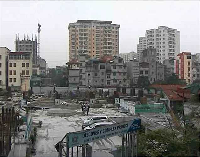 Dự án Discovery Complex là tổ hợp chung cư cao cấp, văn phòng, thương mại cao 50 tầng và 38 tầng với tổng số 500 căn hộ, tổng mức đầu tư trên 5000 tỷ đồng. Chủ đầu tư dự án Discovery Complex, Công ty Cổ phần Đầu tư Thương mại Dịch vụ Cầu Giấy. Hiện dự án do liên minh sàn bất động sản G5 phân phối.