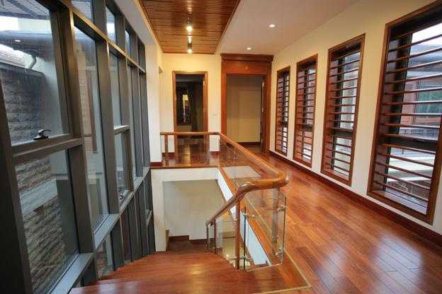 Cửa nhôm cao cấp tạo tầm nhìn thoáng đẹp cho biệt thự