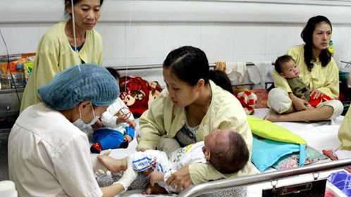 Các bệnh nhi đang điều trị sởi ở BV Nhi Trung ương