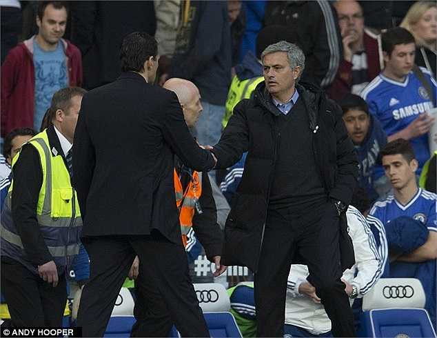 Vẻ mặt có phần thất vọng của Jose Mourinho sau trận đấu